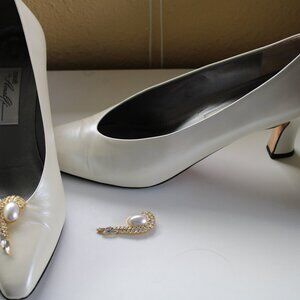 Shoes, size 11AA, White